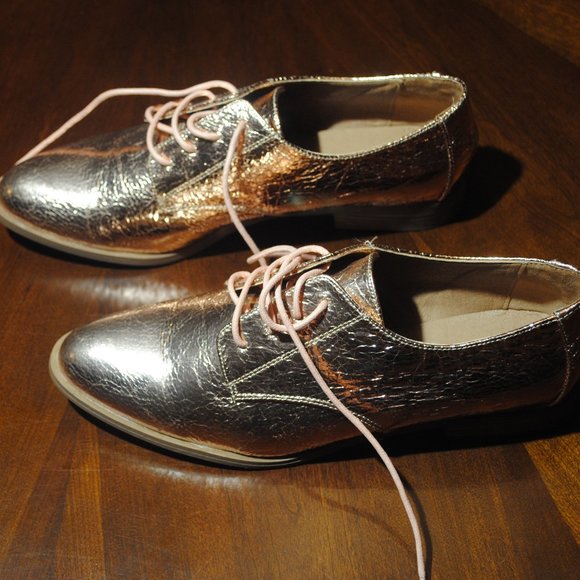 Gold Just Fab Oxford - Picture 1 of 3